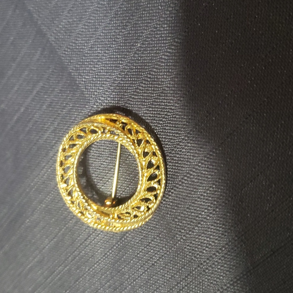 Mamselle Goldtone round Brooch